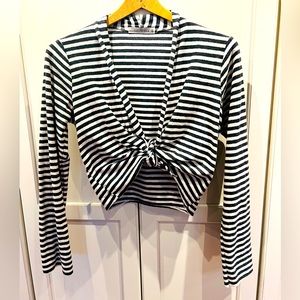 Cut Loose XS top, grey and white, cropped fit